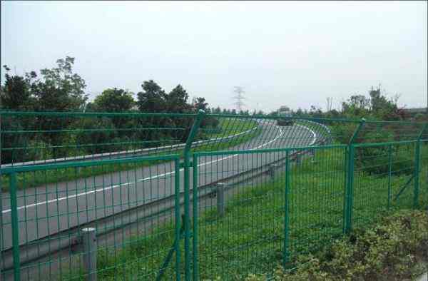 高速公路护栏网 高速公路护栏网